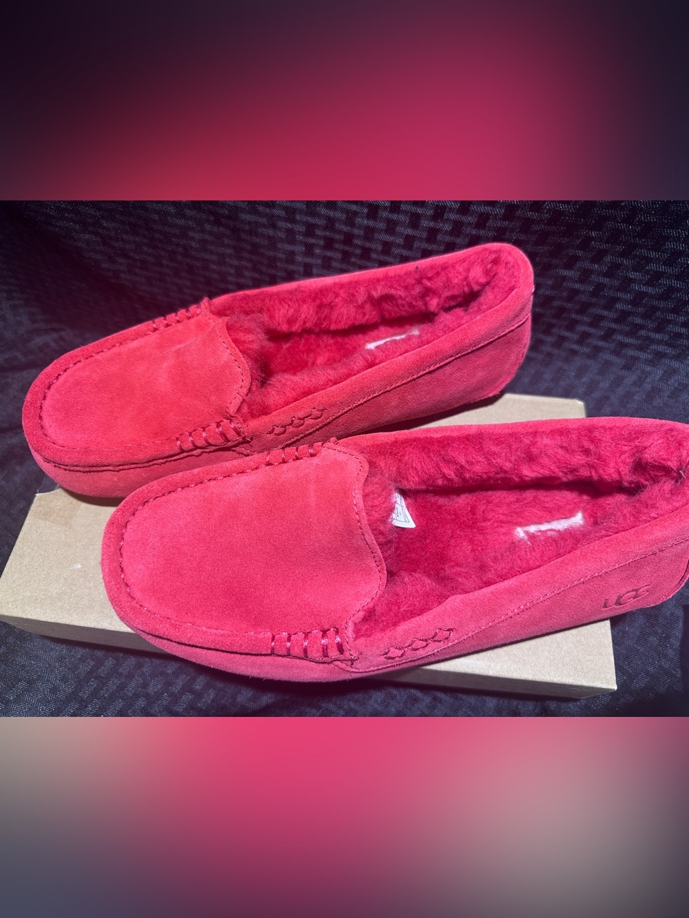UGG ANSLEY Women’s Suede Moccasin Slippers 1106878 Red Size 8 New - Picture 2 of 6